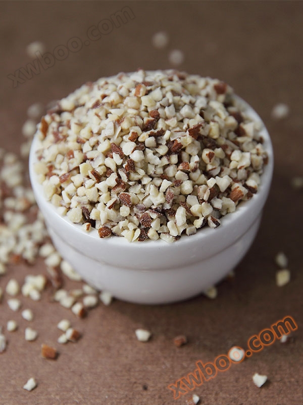 该坚果切碎机切出的坚果颗粒大小均匀，不油腻，是食品加工商的理想选择。